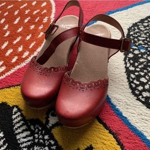 Dansko 38 - size 8 US -Brand New